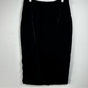 WAYF Black Velvet‎ Midi Pencil Skirt
Size Small